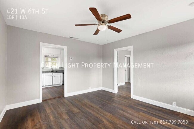 Photo - 421 W 6th St