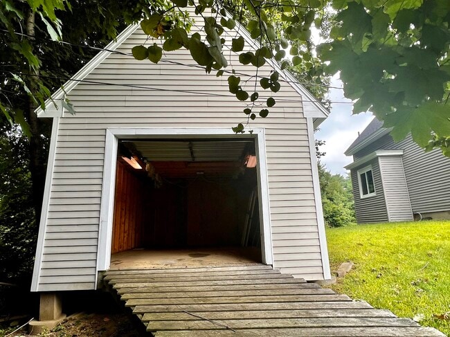 Photo - 252 Windsor St