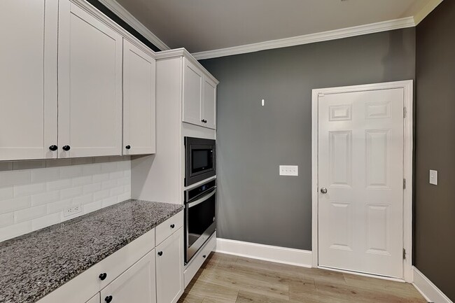 Photo - 6945 Daylily Ln