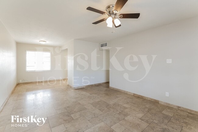 Photo - 2011 W Maryland Ave