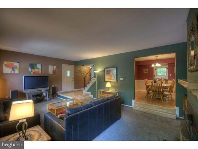 Photo - 19 Fawnhollow Ct