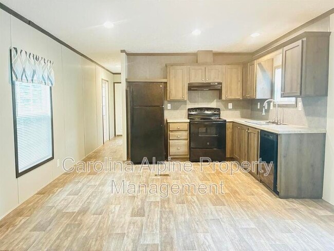 Photo - 315 Starling Ln