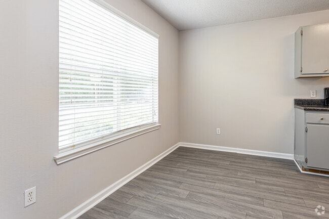 2BR, 2BA - 980SF