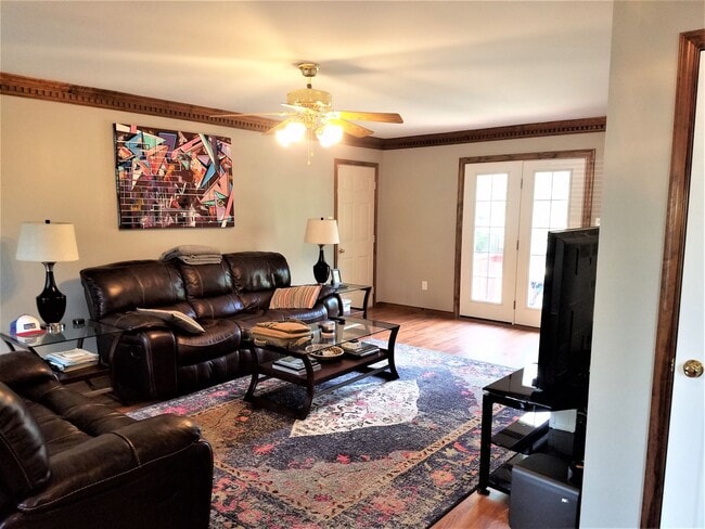 Photo - 4 bed room home in Midlothian with fenced rear yard