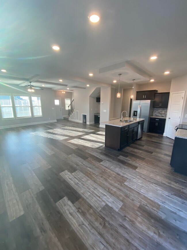 Photo - Move in with credit approval