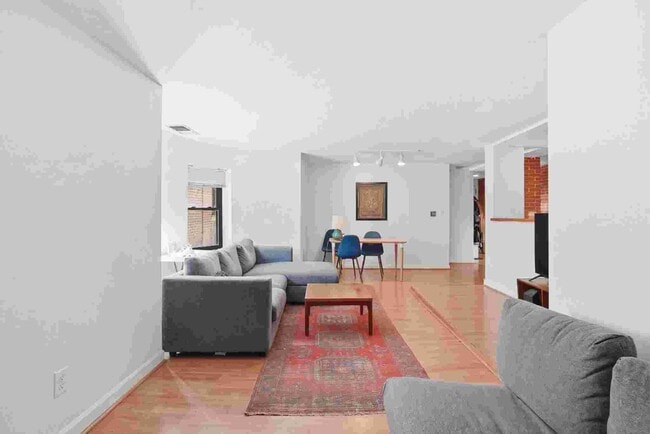 Photo - 103 Gainsborough St Unidad #005E