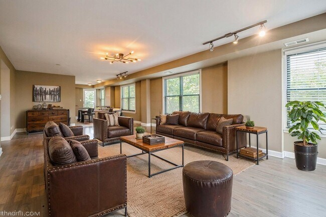 Photo - 2545 W Catalpa Ave Unit 4A