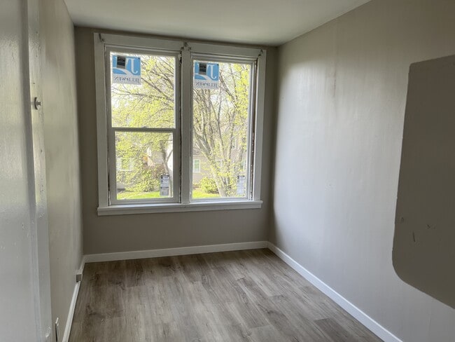 Photo - 203 Yale Ave E Unit 3