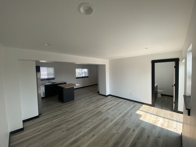 Photo - 2977 Fen Way