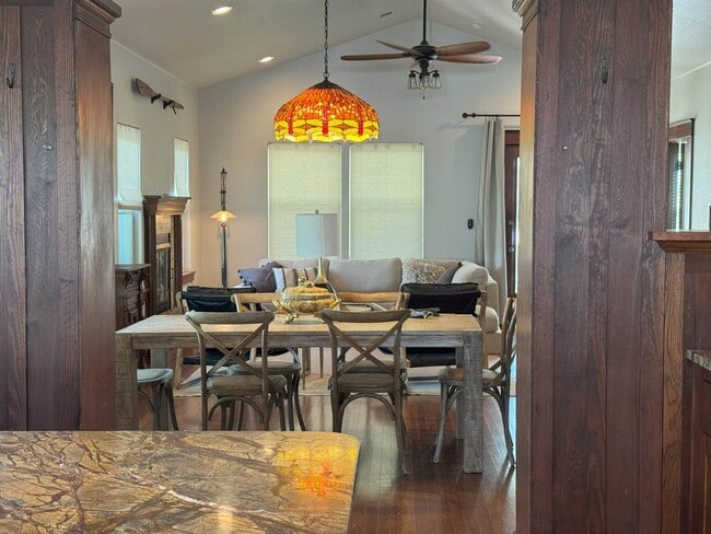 Photo - 618 Avenue E