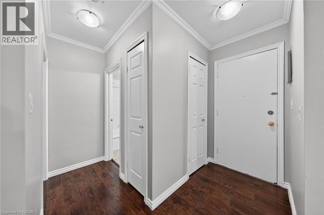 Photo - 237 Mohawk Rd E Unit 8