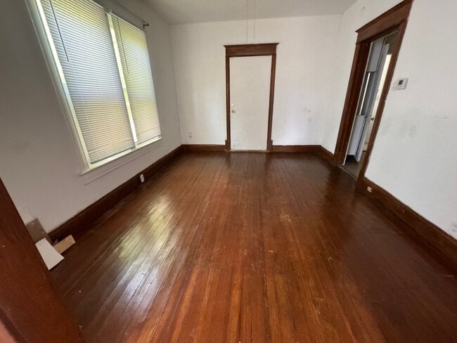 Photo - 3 bedroom 2 bathroom house. $1050.00