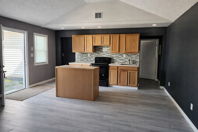 Photo - 1009 N Gladstone Ave