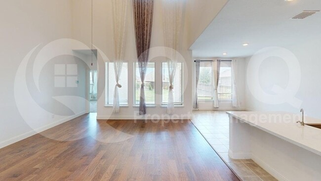 Photo - 112 Baker St