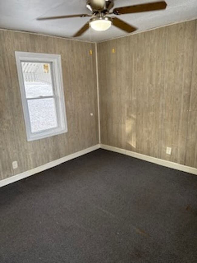 Building Photo - 3961 Logan Ave Unit 3961 Logan Ave - Apt 8