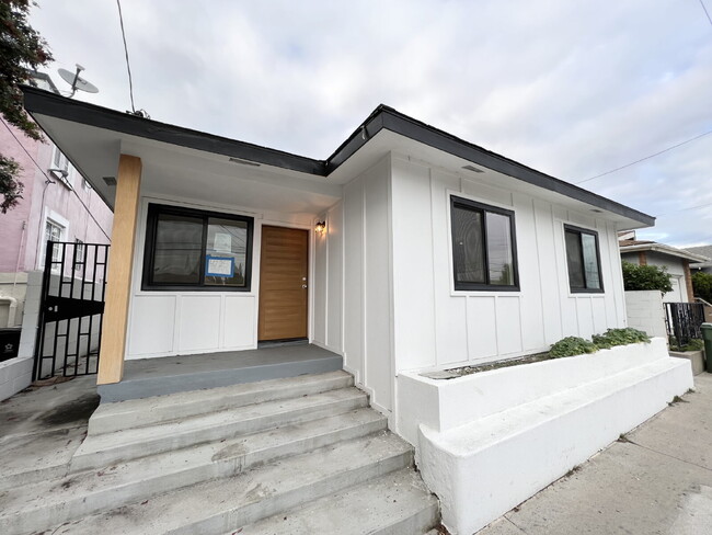 Modern Pet-Friendly Hawthorne Home With Ga... - Modern Pet-Friendly Hawthorne Home With Ga... Unit A