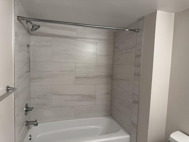 Photo - 122 Weybridge Cir