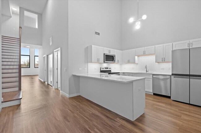 Photo - 1900 W Lawrence Ave