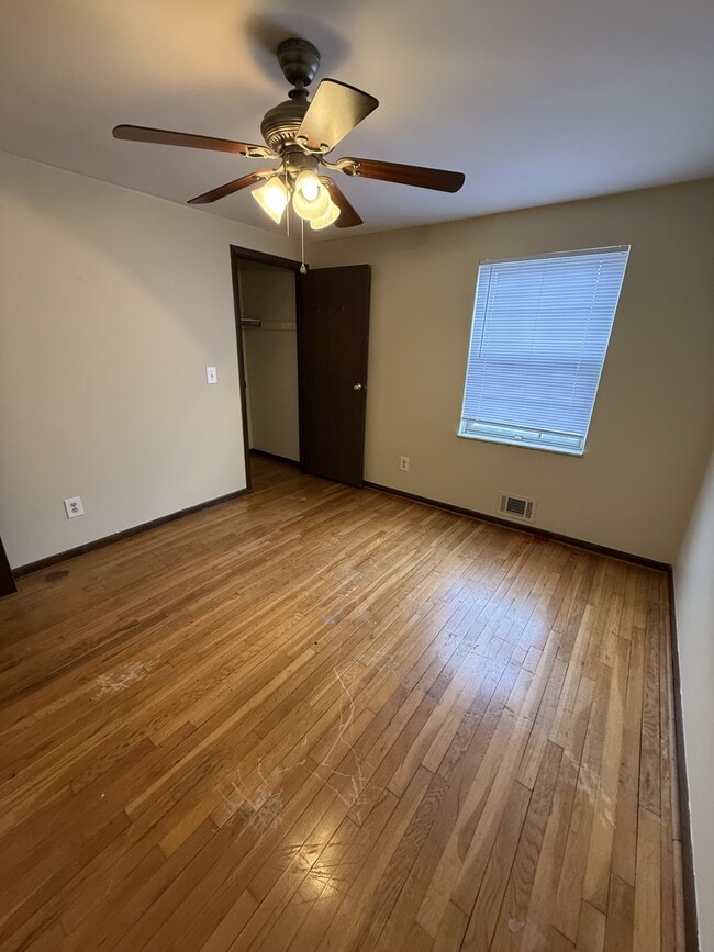 Photo - 5745 Pine Tree St S