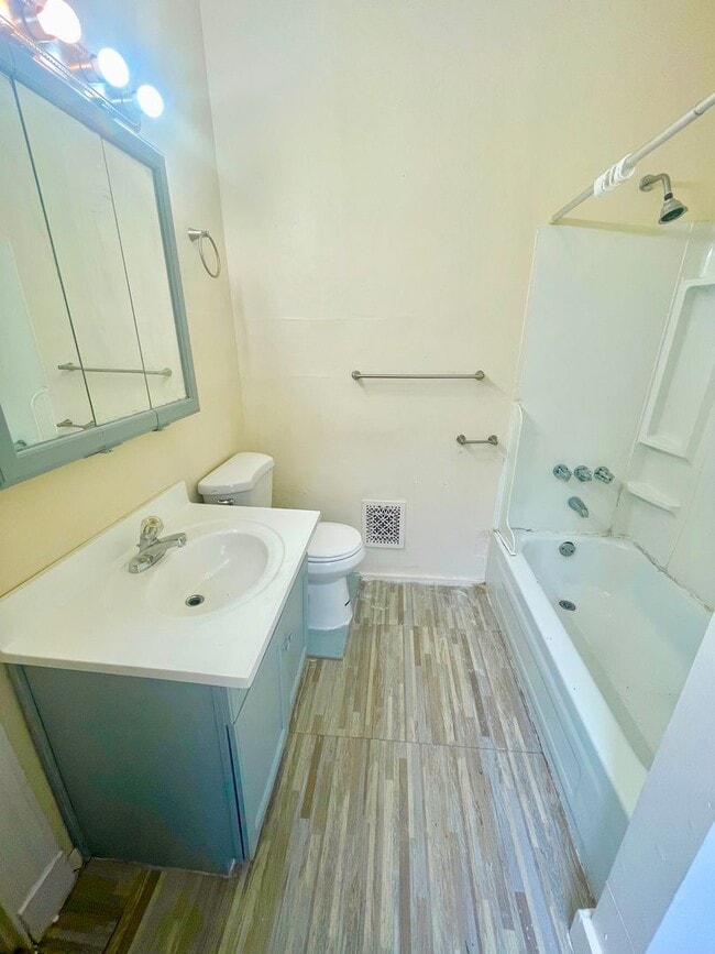 Photo - 255-255 Orchard St Unit 2