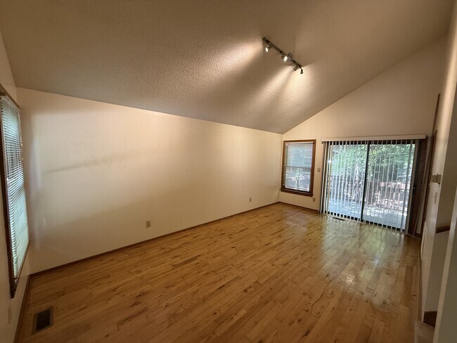 113 S Peak Dr