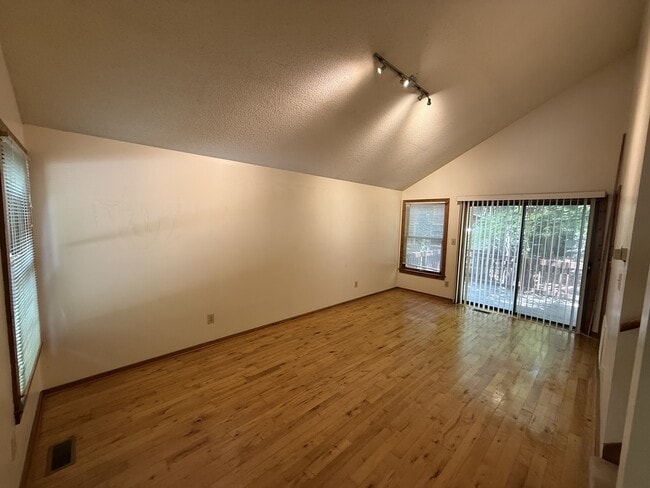 Photo - 113 S Peak Dr