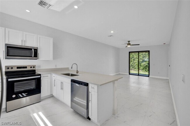 Photo - 430-432 Bell Blvd