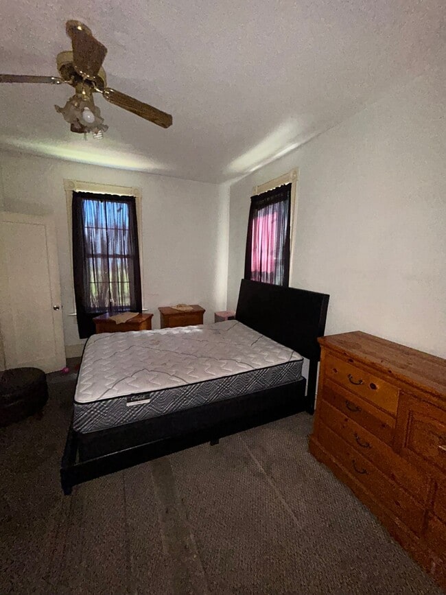 Photo - 323 N 7th St