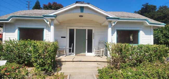 Charming 3/2 House located in Santa Barbar... - Charming 3/2 House located in Santa Barbar...