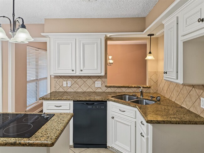 19222 Hikers Trail Dr