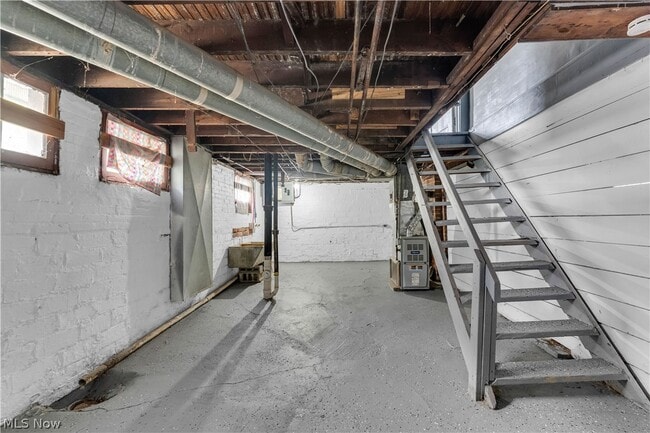 Building Photo - 1144 E 145th St Unit 2/Left