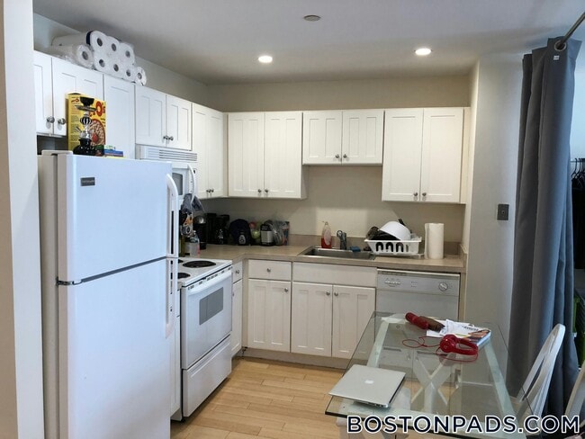 Photo - 40 Boylston St Unidad 704