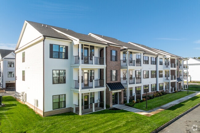 Building Photo - The Village at Hamilton Green (1651 Klockner) Rental