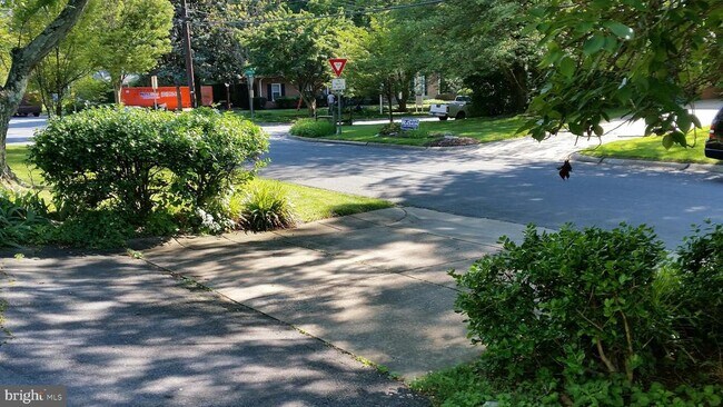 Photo - 5909 Lenox Rd