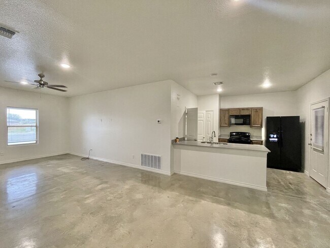 Photo - 1811 Emma Naylor Ct Unit B