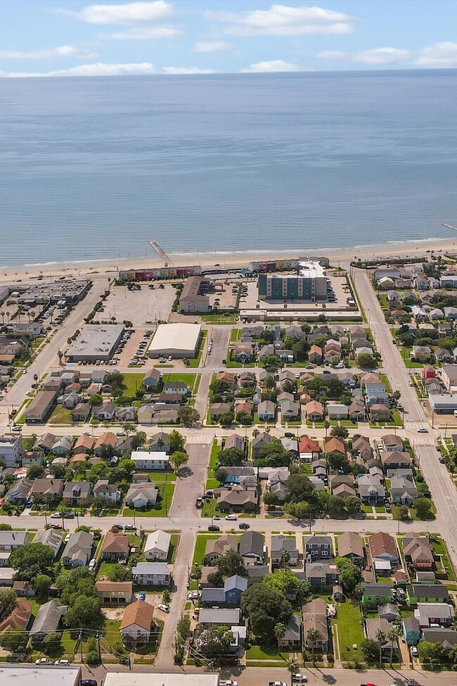 Building Photo - 4006 Avenue R 1/2 Rear