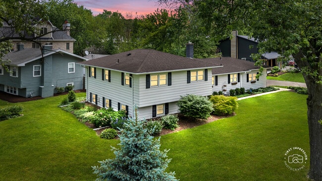 Photo - 325 Hemlock Ln