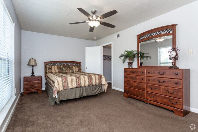 1BR,1BA-719SF