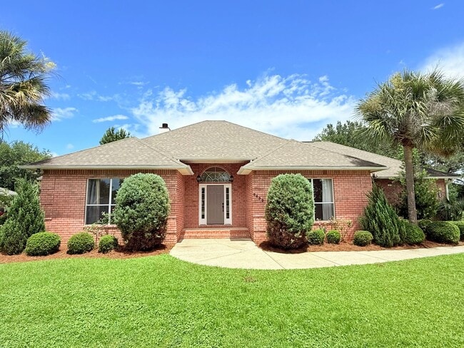 Building Photo - Spacious 4-Bedroom Pool Home
