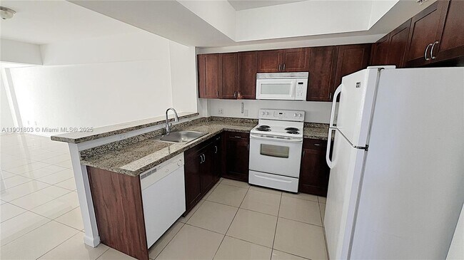 Photo - 909 SW 15th Ave Unit 8