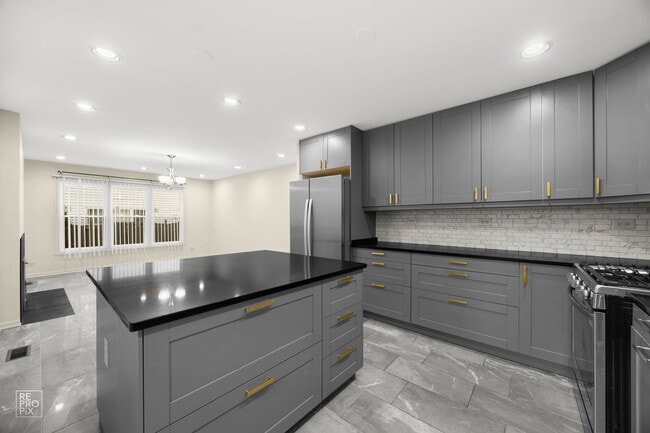 1002 Hobson Dr