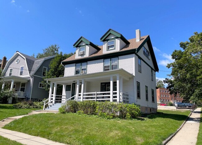 Building Photo - 1702 Madison St Unit 1702 Madison St. Rental