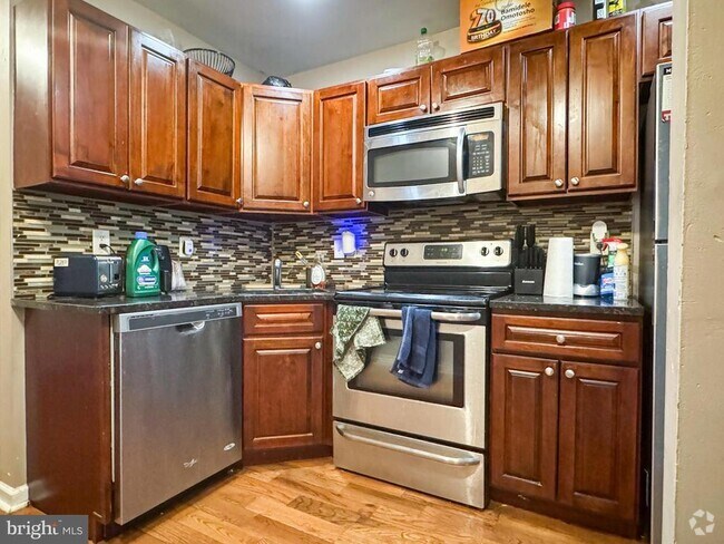 Building Photo - 1823 Willington St Rental
