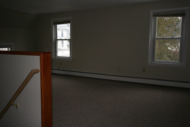 Livingroom - 333 Ohio St Apartments