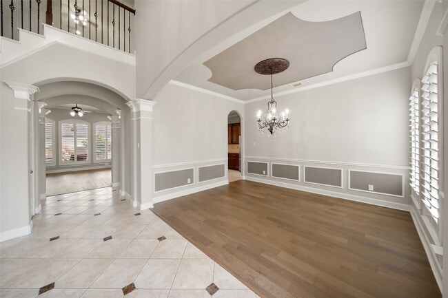 Photo - 390 Wedgewood Dr W