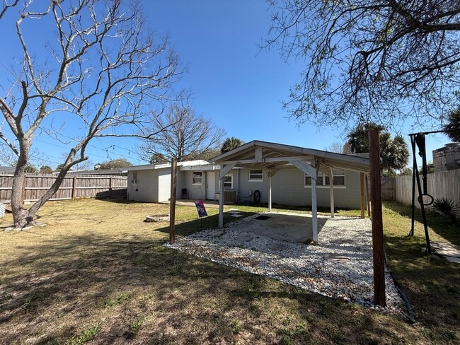 Photo - Great Location-3 Bedroom Daytona Beach Home w/Large AMAZING Backyard!