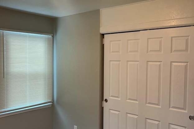 Photo - 332 Banff Cir