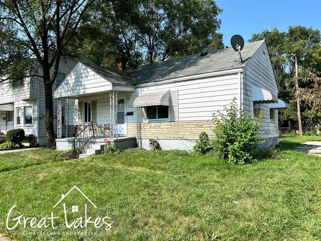 Building Photo - Lovely 2 Bedroom 1 Bathroom now available ... Rental