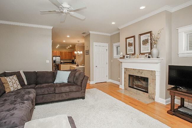 Photo - 3836 N Janssen Ave Unit 2