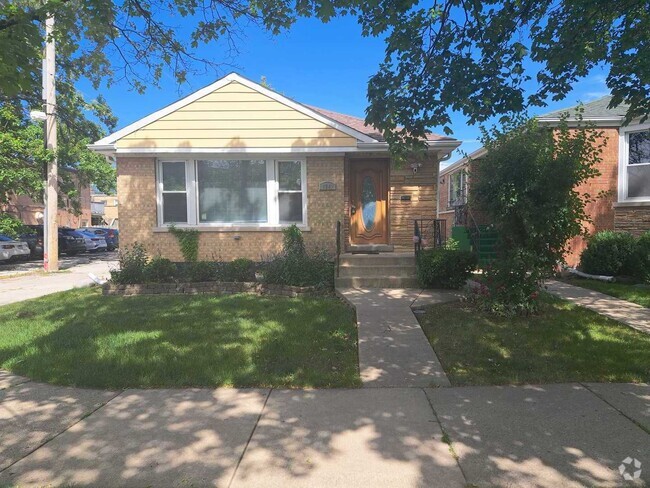 Building Photo - 6341 N Springfield Ave Rental